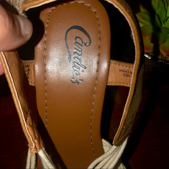 CANDIE’S - SZ 8 WEDGED HEEL WHITE CROCHET STYLE - Picture 5 of 7